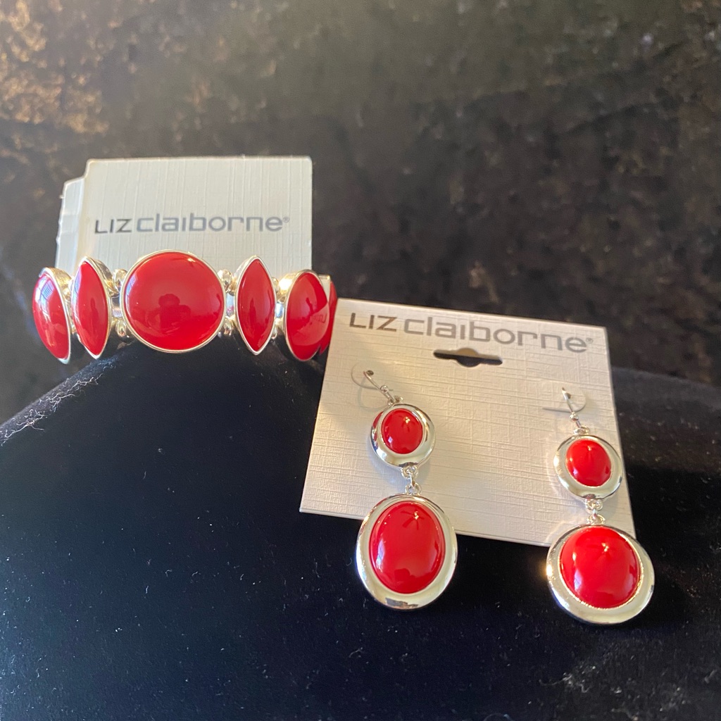 Liz Claiborne 2 Piece Set Earrings Bracelet 20$